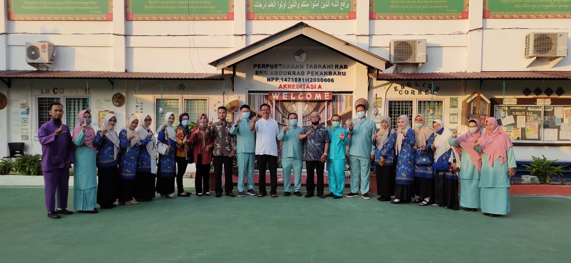271-kunjungan-atpusi-daerah-indagiri-hilir-ke-smk-abdurrab-juara-ii-naional-perpustakaan-sekolah