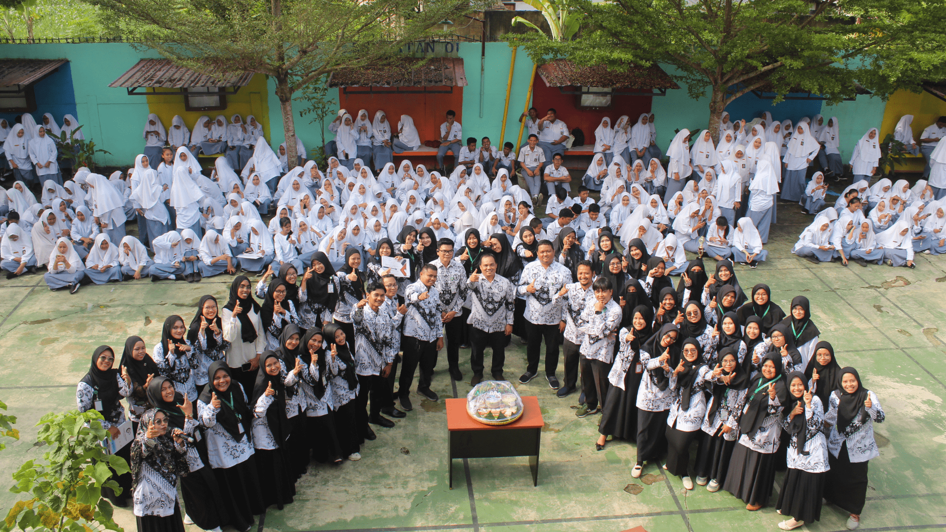 610-kemeriahan-hari-guru-nasional-ke-79-di-smk-abdurrab-pekanbaru